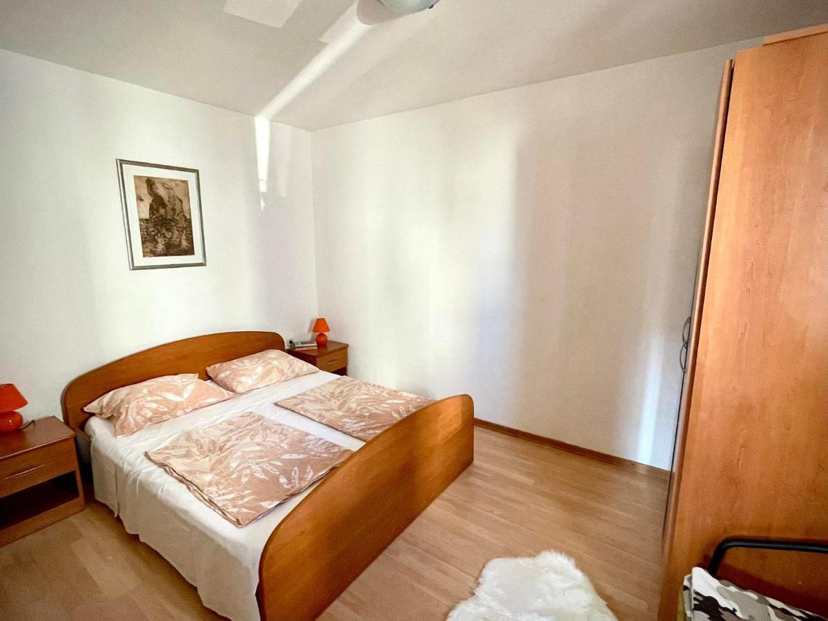 Apartments Leo Petrčane Exterior foto